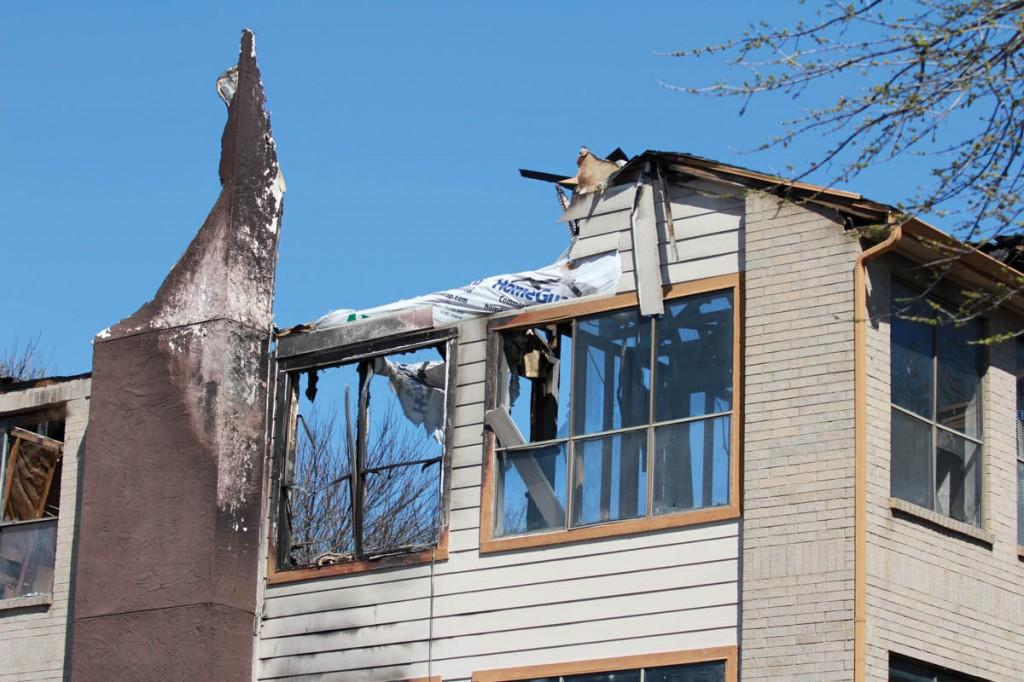 Photo by Maddox Price | Charred remnants of Brookhaven student and Library Circulation Assistant Brandy Walthall’s building remains standing at Stone Ranch Apartments in Dallas.