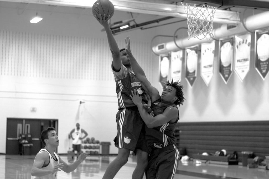 Player J’Michael Jasper (#34) blocks Chisom Obineke (#32) from a layup during a drill