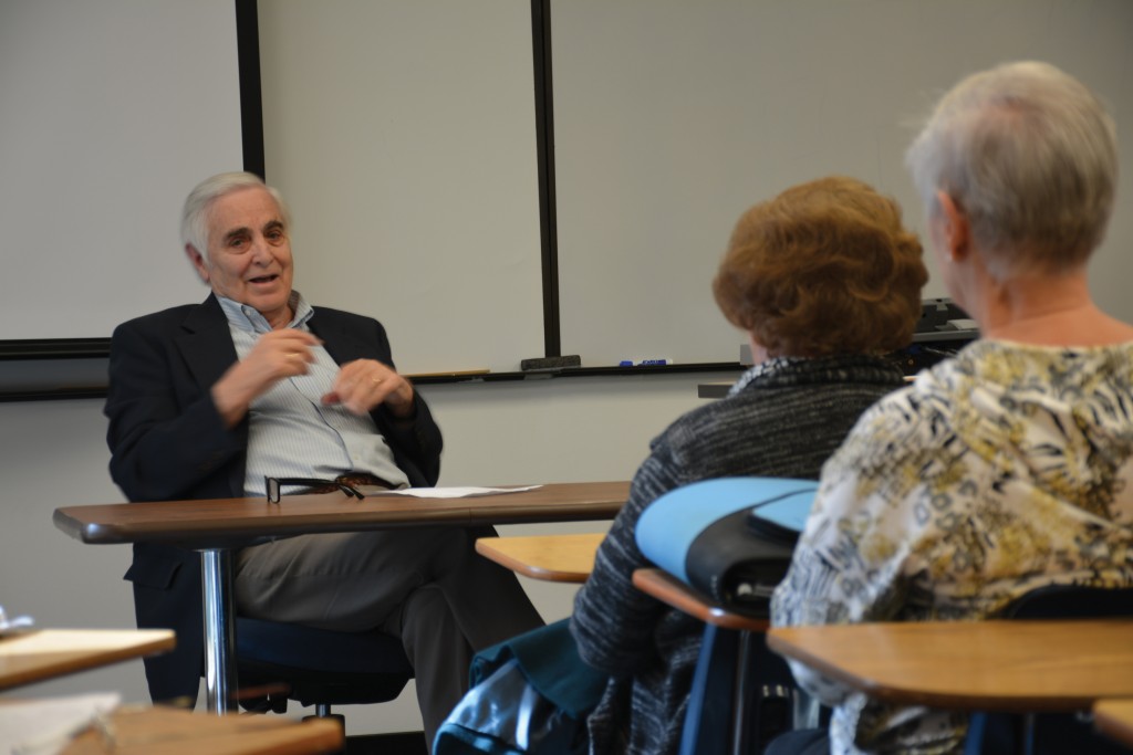 Photo by Jubenal Aguilar | Former Dallas Morning News reporter Hugh Aynesworth discusses his experience covering the Nov. 22, 1963, assassination of John F. Kennedy with Brookhaven students in the 50+ program Nov. 12.