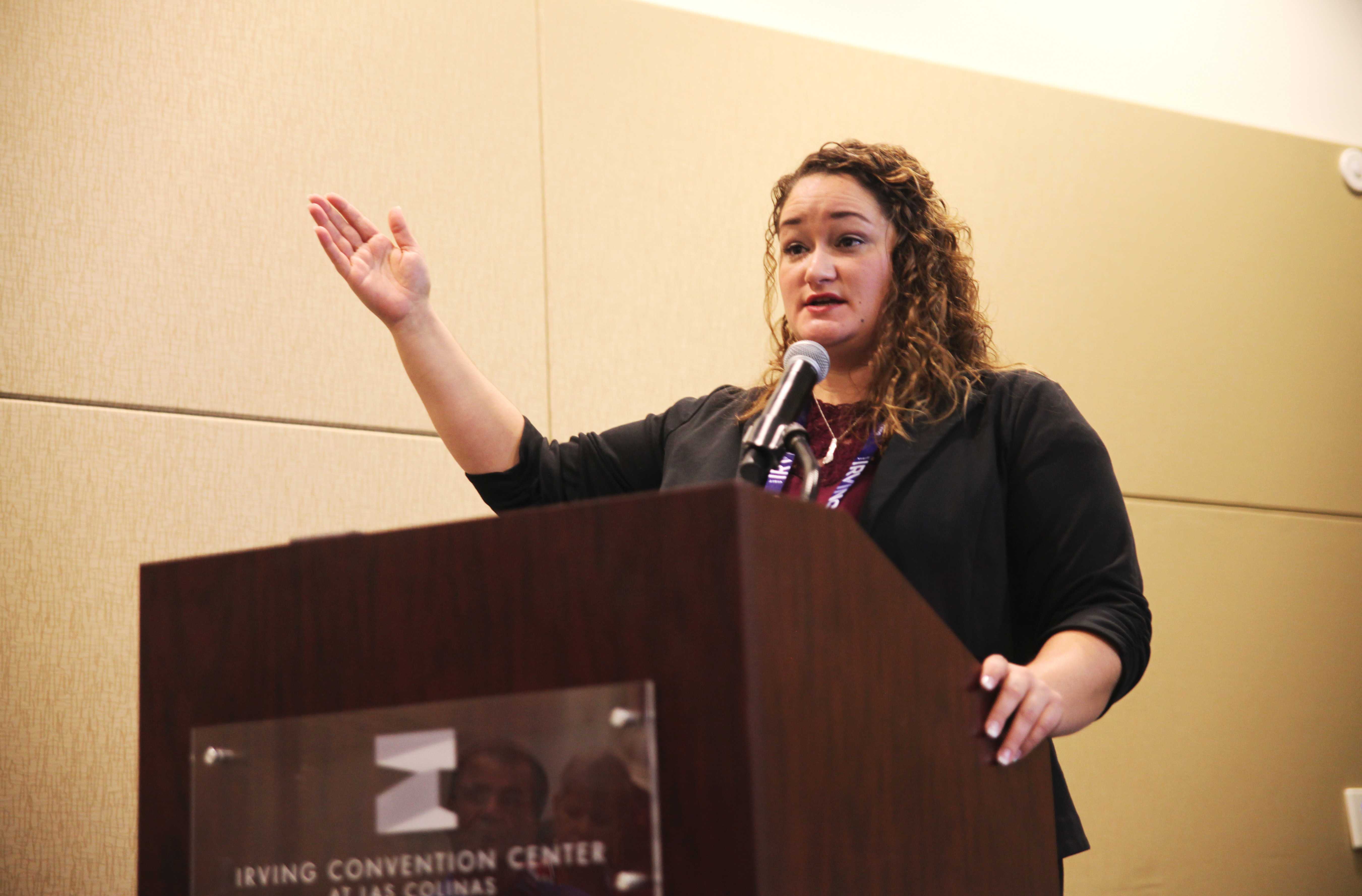 Photo by Dr. Dank | Heather Fazio, director of Texans For Responsible Marijauana Policy, speaks to a room full of people about cannabis policy during the Lucky Leaf Hemp Expo Sept. 20 at the Irving Convention Center.
