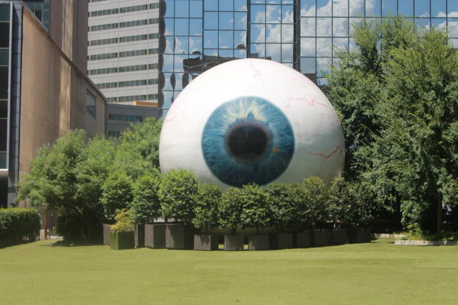 Photo of sculpture “The Eye,” by Tony Tasset