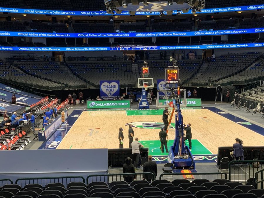 Photo of workers setting up for mavs game