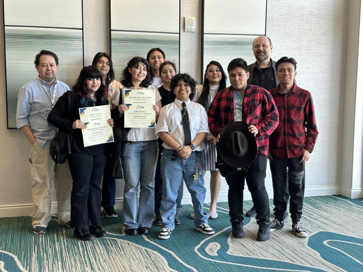 Students and advisers standing with certificates.