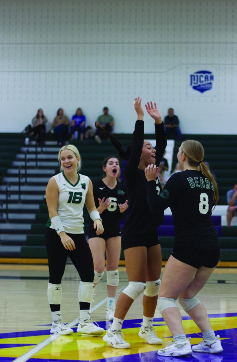 The womens volleyball team celebrates a point against the Thunderducks Oct. 23.