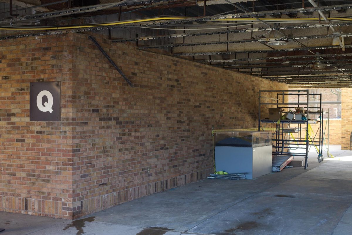 The breezeway between the Q and M buildings.